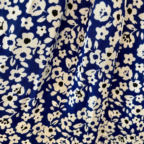 Collective Concepts Tie Top, Royal blue with White Floral design, EUC, M - Picture 9 of 9